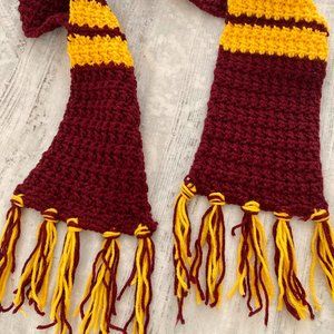 Handmade crochet scarf, unused -- Harry Potter-like Gryffindor colors